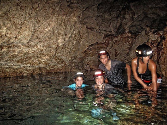  Caverns and grottoes 